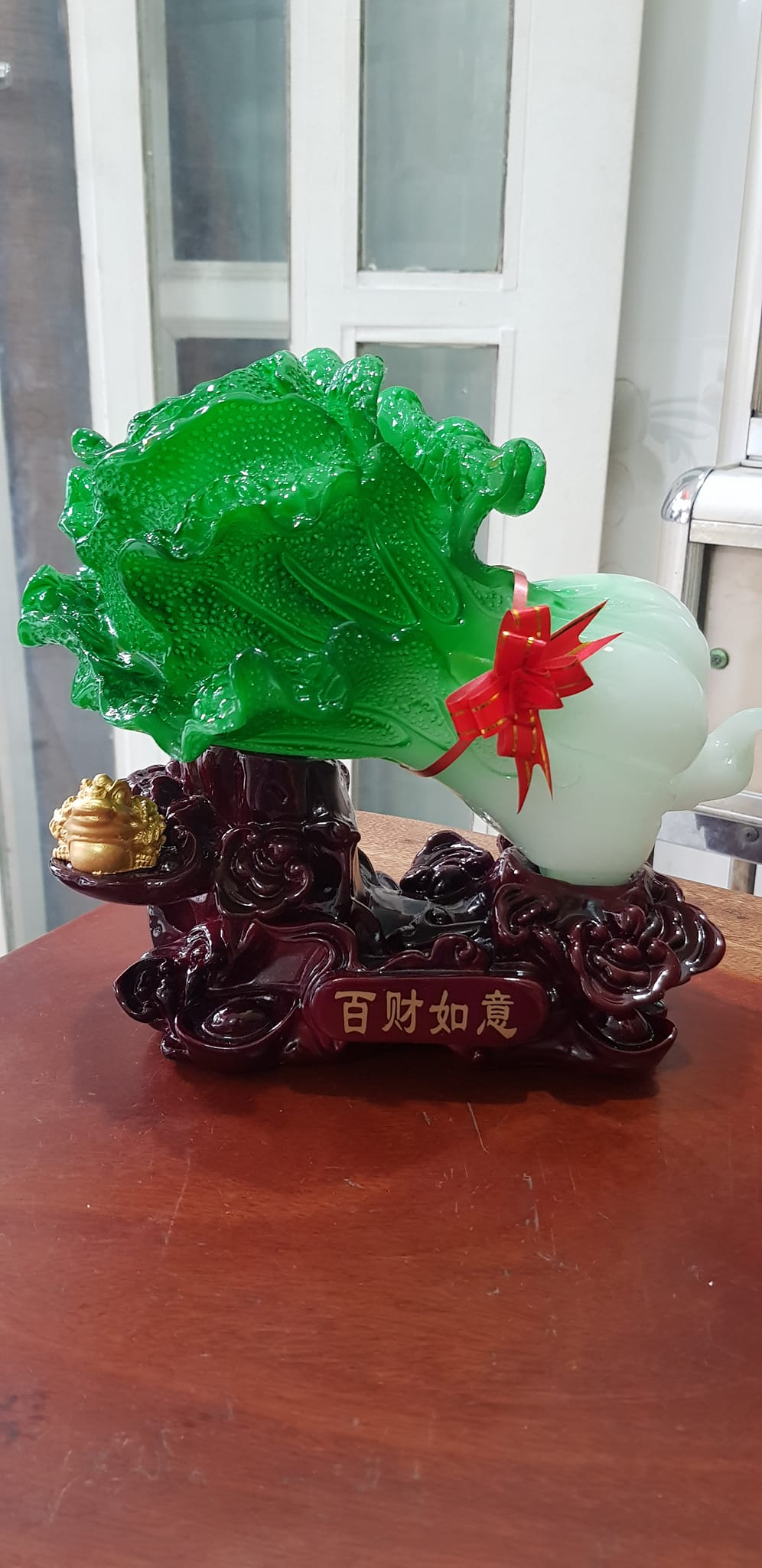 Tượng Bắp Cải Cóc Vàng Phong Thuỷ Tài Lộc đế gỗ thỏi vàng Size trung Ngang 25cm x Cao 21cm x Sâu 11cm Công dụng trưng bắp cải tượng trưng cho của cải cóc giữ ngậm tiền trưng bàn làm việc, nhà, công ty, quà biếu tặng ý nghĩa ạ