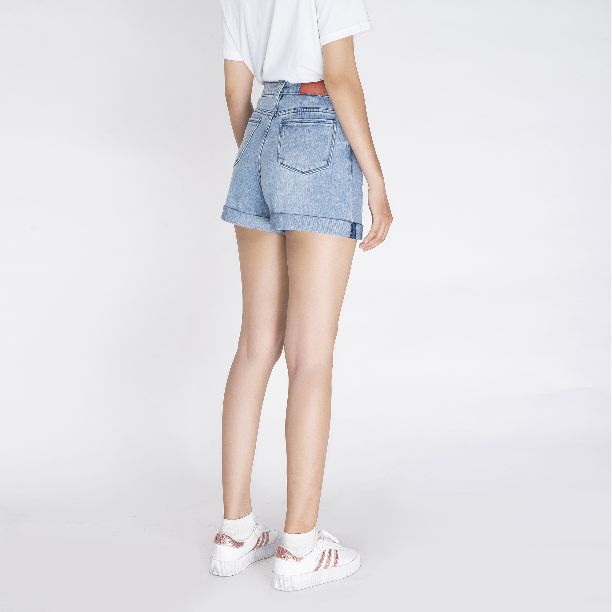 Quần short màu xanh biển lật line Aaa Jeans