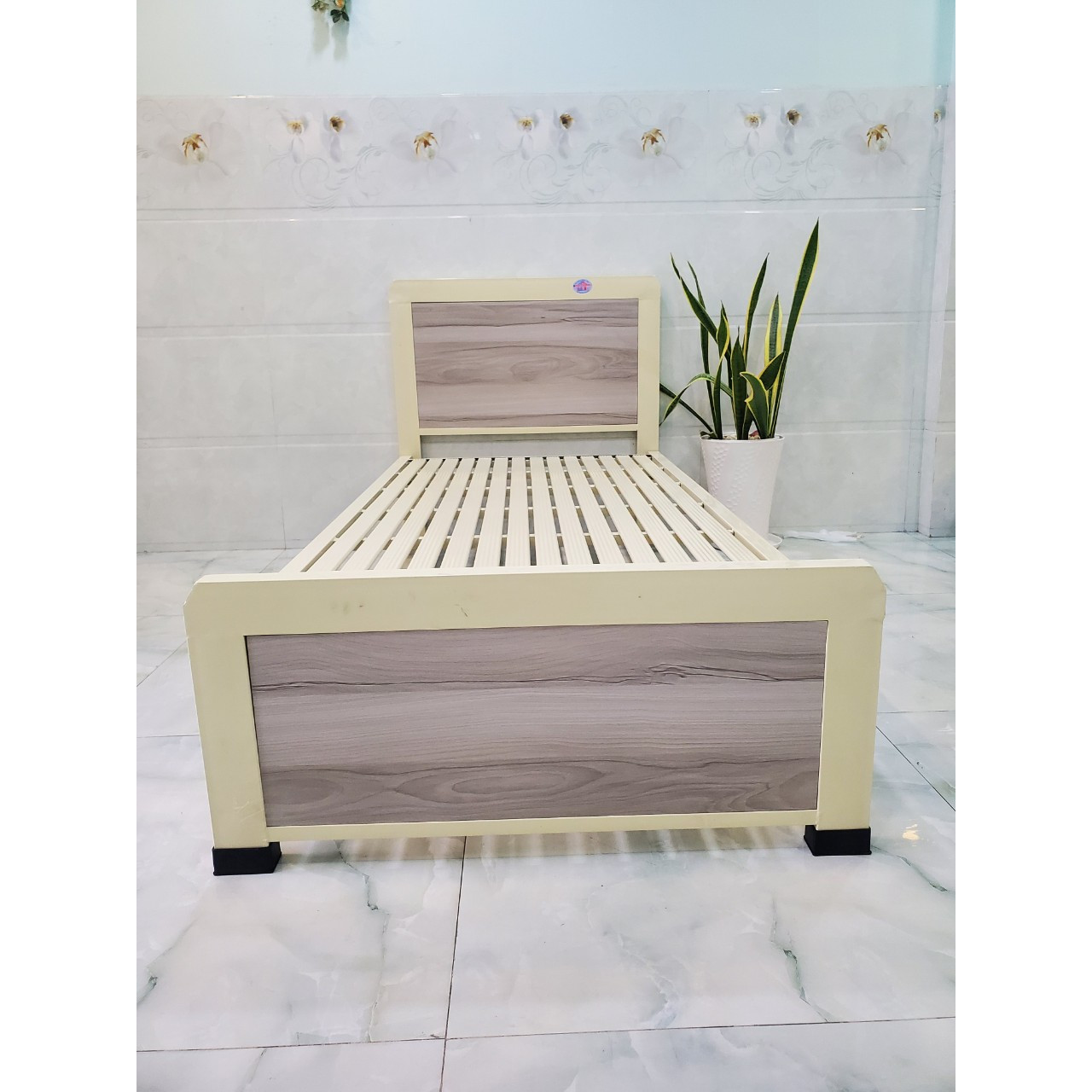 Giường sắt kiểu gỗ cách điệu đầu giường sơn tĩnh điện kích thước 1m2x2m - Mẫu 43