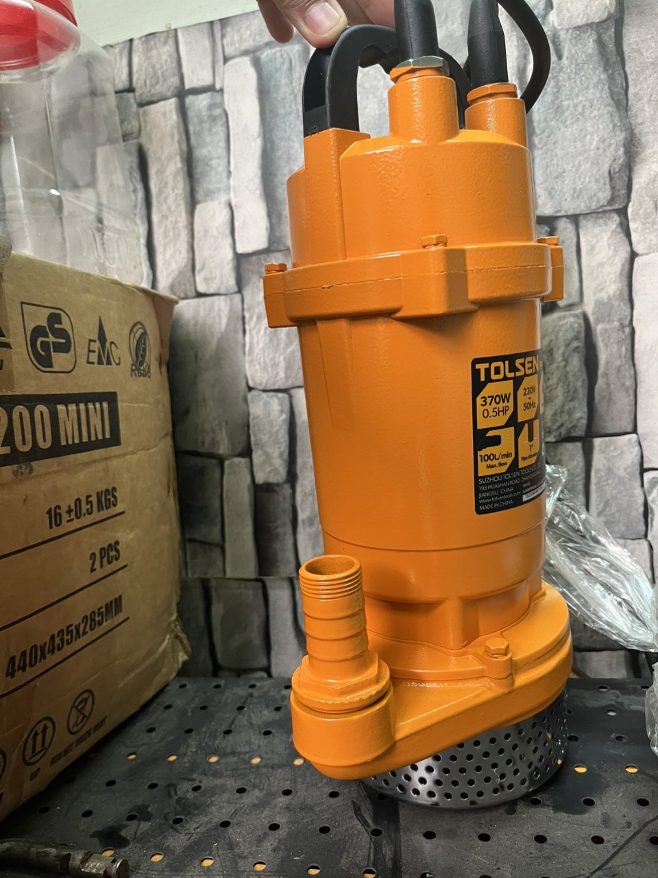 MÁY BƠM CHÌM NƯỚC SẠCH 370W-0.5HP TOLSEN 79976- HÀNG CHÍNH HÃNG