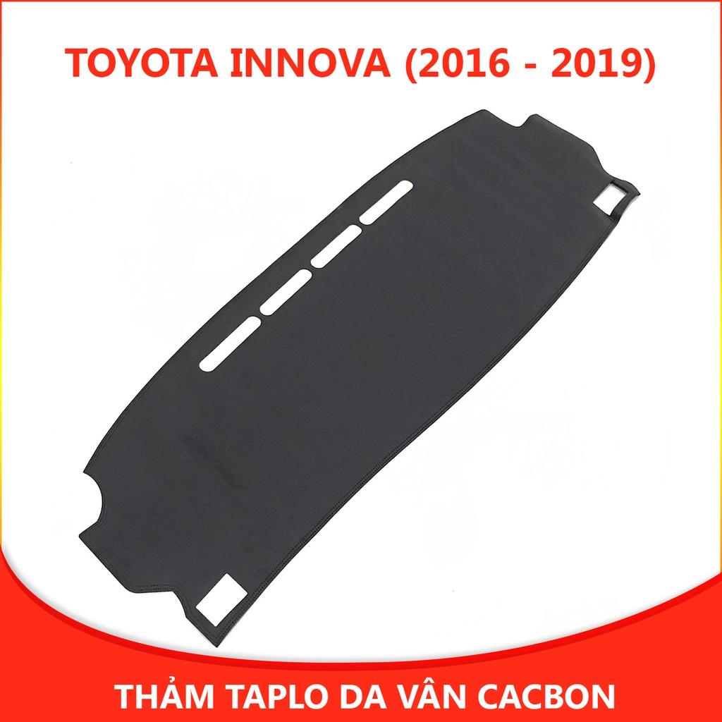 Thảm taplo ô tô Innova (2016 - 2019) loại da vân cacbon chống nắng, chống nứt vỡ taplo, thảm taplo innova