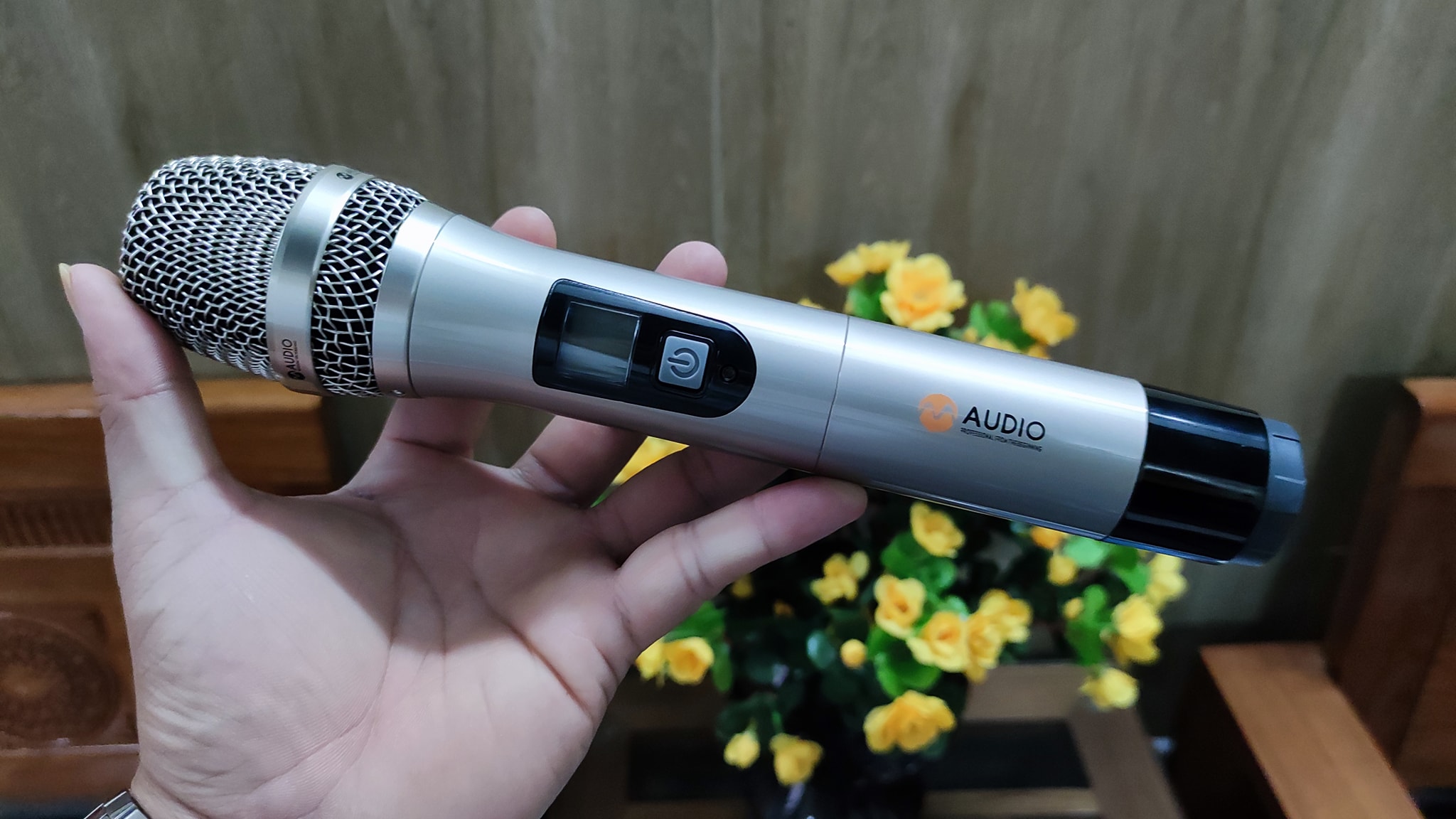 Mic karaoke không dây M-AUDIO M7