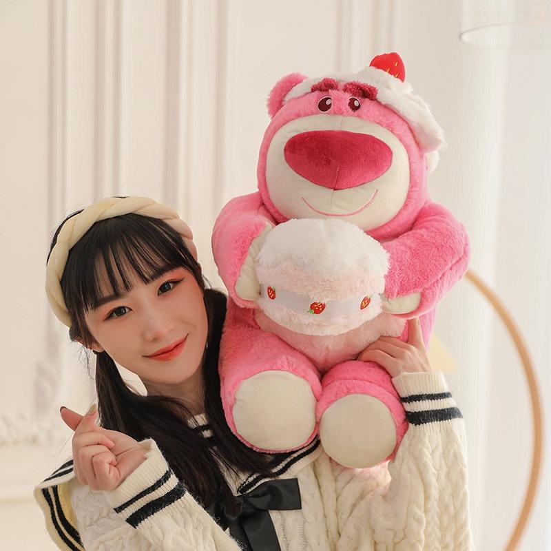 Gấu bông Gấu Lotso dâu ôm bánh kem cute, Lotso đội trái dâu