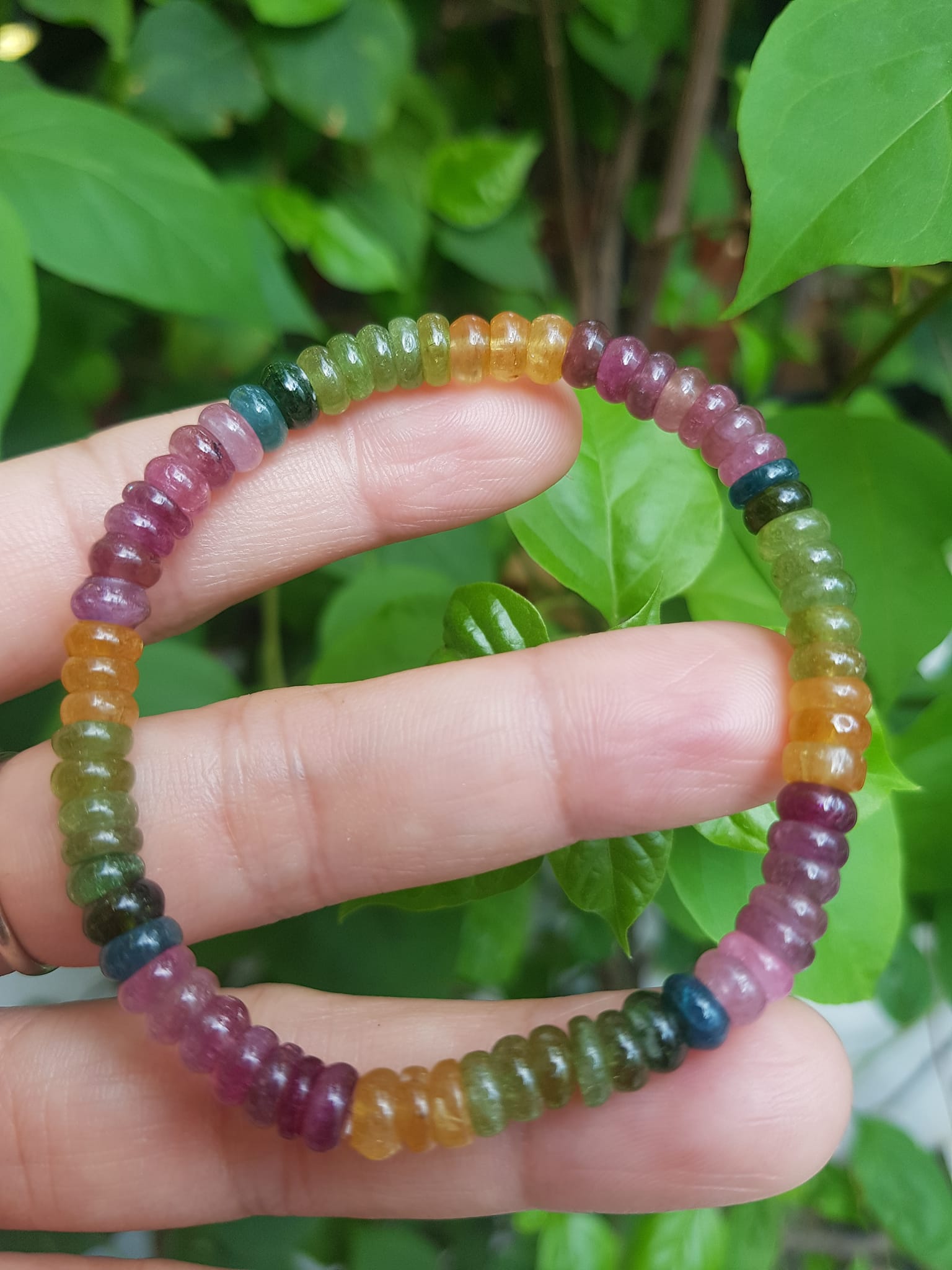 Vòng Tay Phong thủy may mắn Chất liệu Đá Tourmaline bánh xe đẹp tự nhiên màu đẹp Nữ tất cả các mệnh đeo vừa đẹp vừa xinh tốt cho sức khỏe ạ