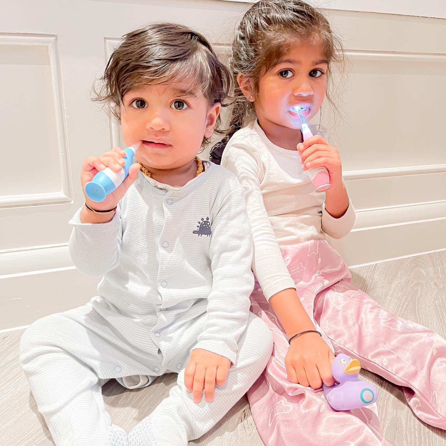 Brush-Baby Bàn chải điện sóng âm BabySonic dùng pin có đèn, dễ dàng làm sạch răng an toàn và hiệu quả cho bé (0-3 tuổi)