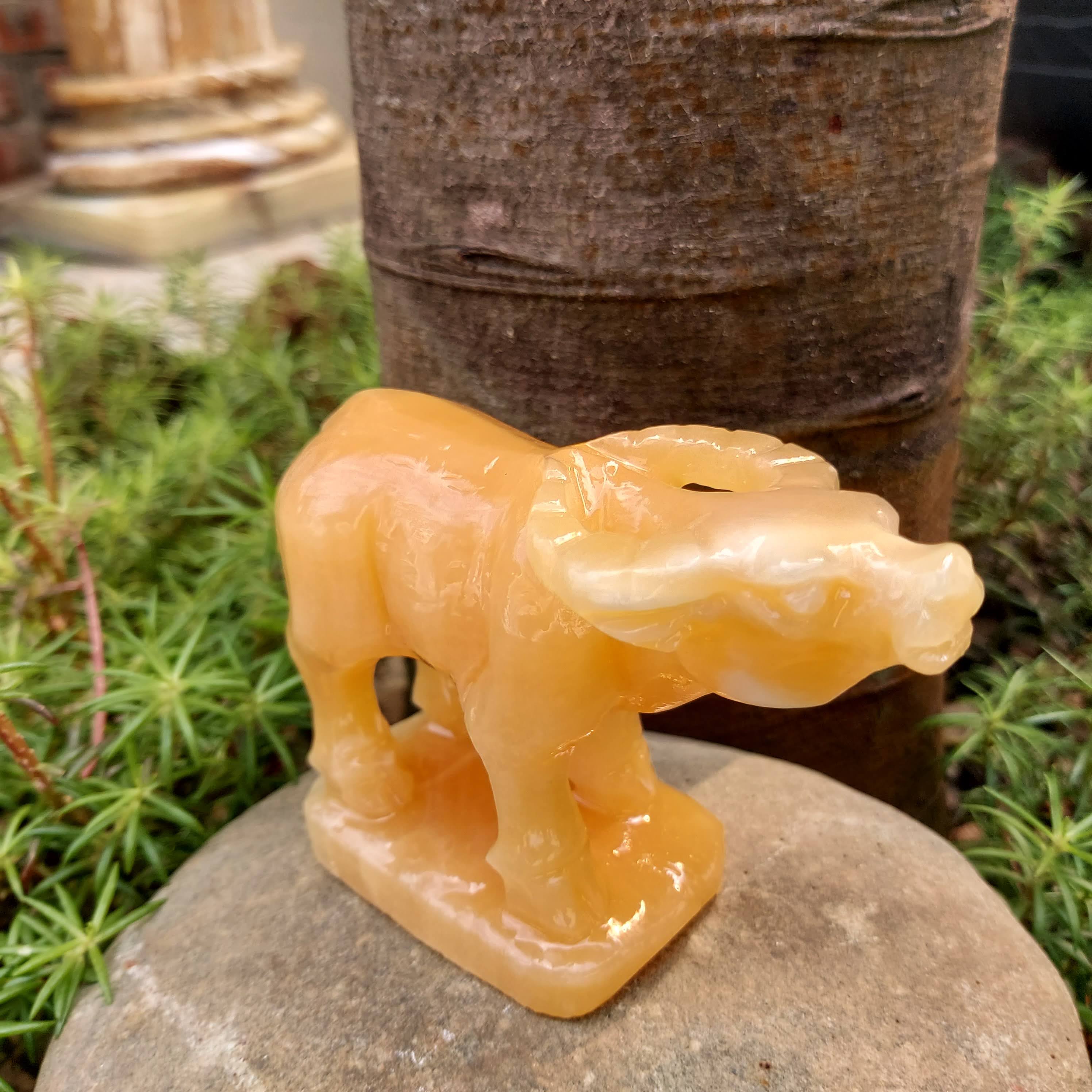 Tượng trâu đá ngọc hoàng long 12 con giáp phong thủy 10cm - đá Non Nước