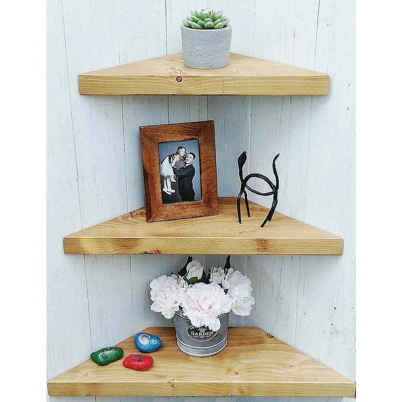 Kệ gỗ tự nhiên treo tường, kệ góc tam giác vuông, kệ để đồ trang trí, decor vintage