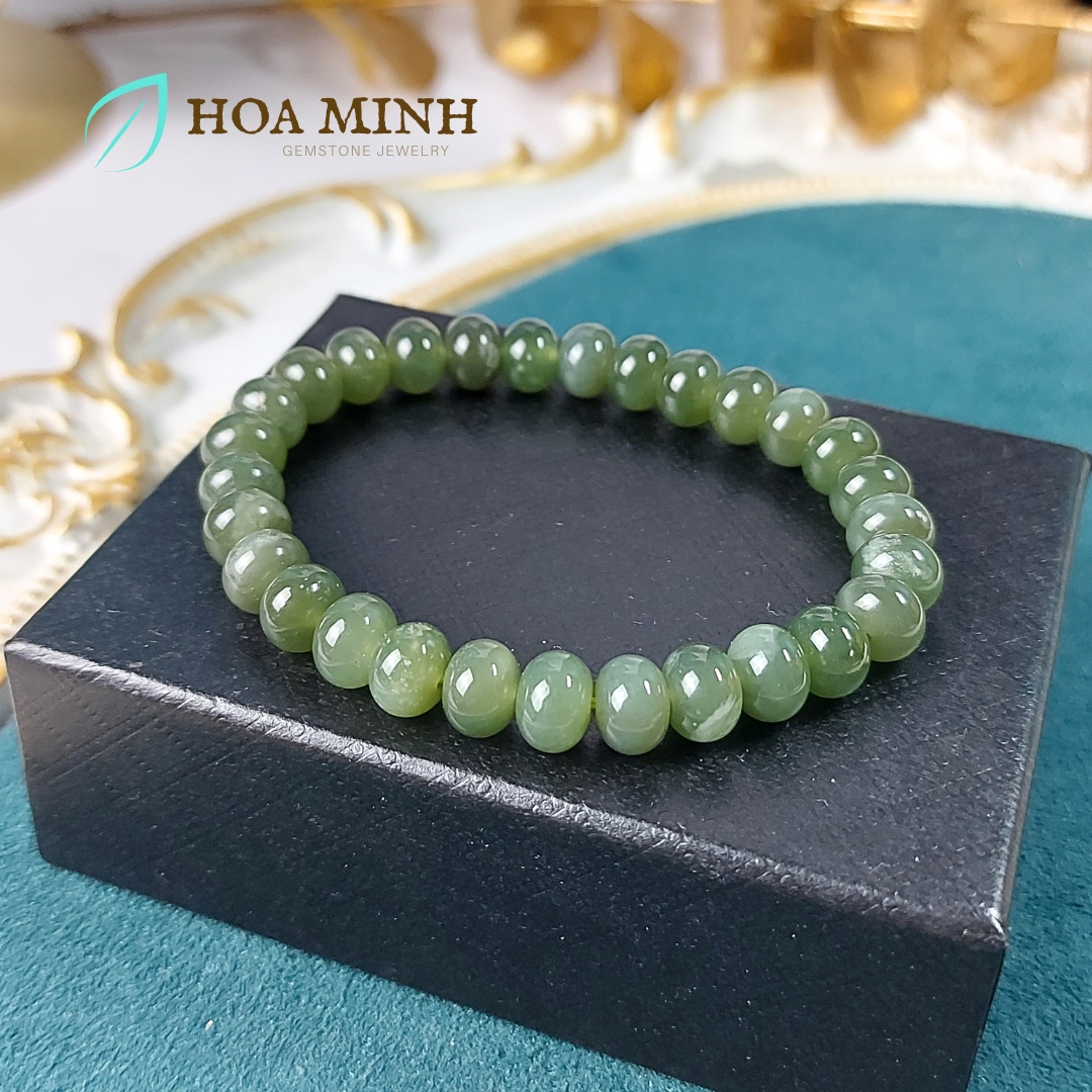 Vòng tay Ngọc Hòa Điền kiểu bánh xe xanh trong đậm size 7.9 li bóng bẩy cực VIP không kén mệnh