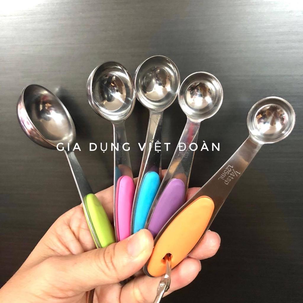 Muỗng đong định lượng INOX cán SILICON. Dụng cụ pha chế, nấu ăn. ĐL đường muối café bột sữa.