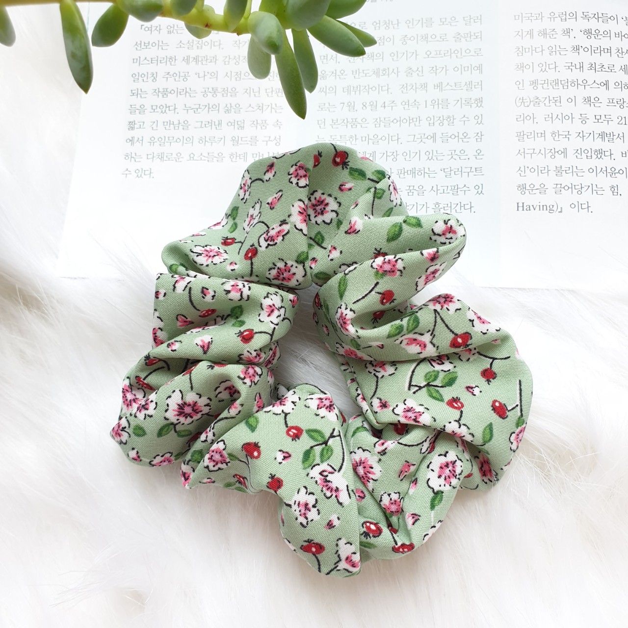 CỘT TÓC SCRUNCHIES LỤA HOA CHERRY CJ5