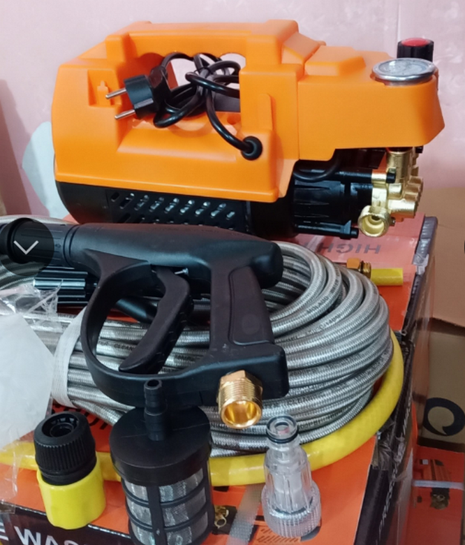 Máy rửa xe mini