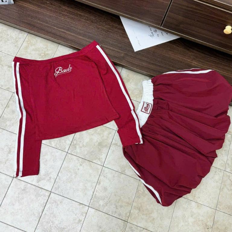 set áo trễ vai chân váy,áo trễ vai tay dài thêu chữ mix chân váy bí phối sọc T135 BY JOLIE - Đỏ