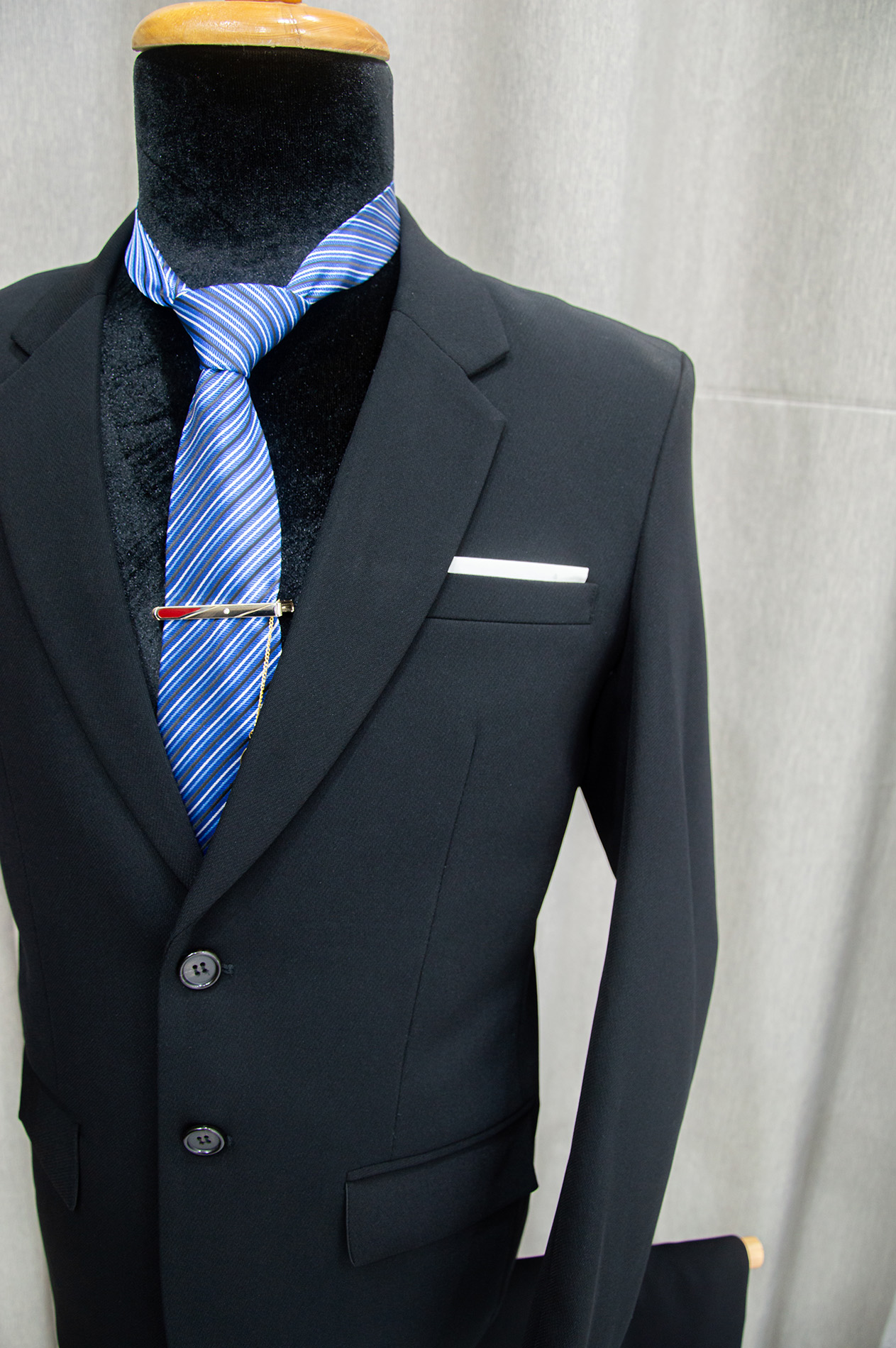Bộ vest nam 2 nút form suông màu đen chất liệu co dãn , thoáng mát tặng kèm combo phụ kiện