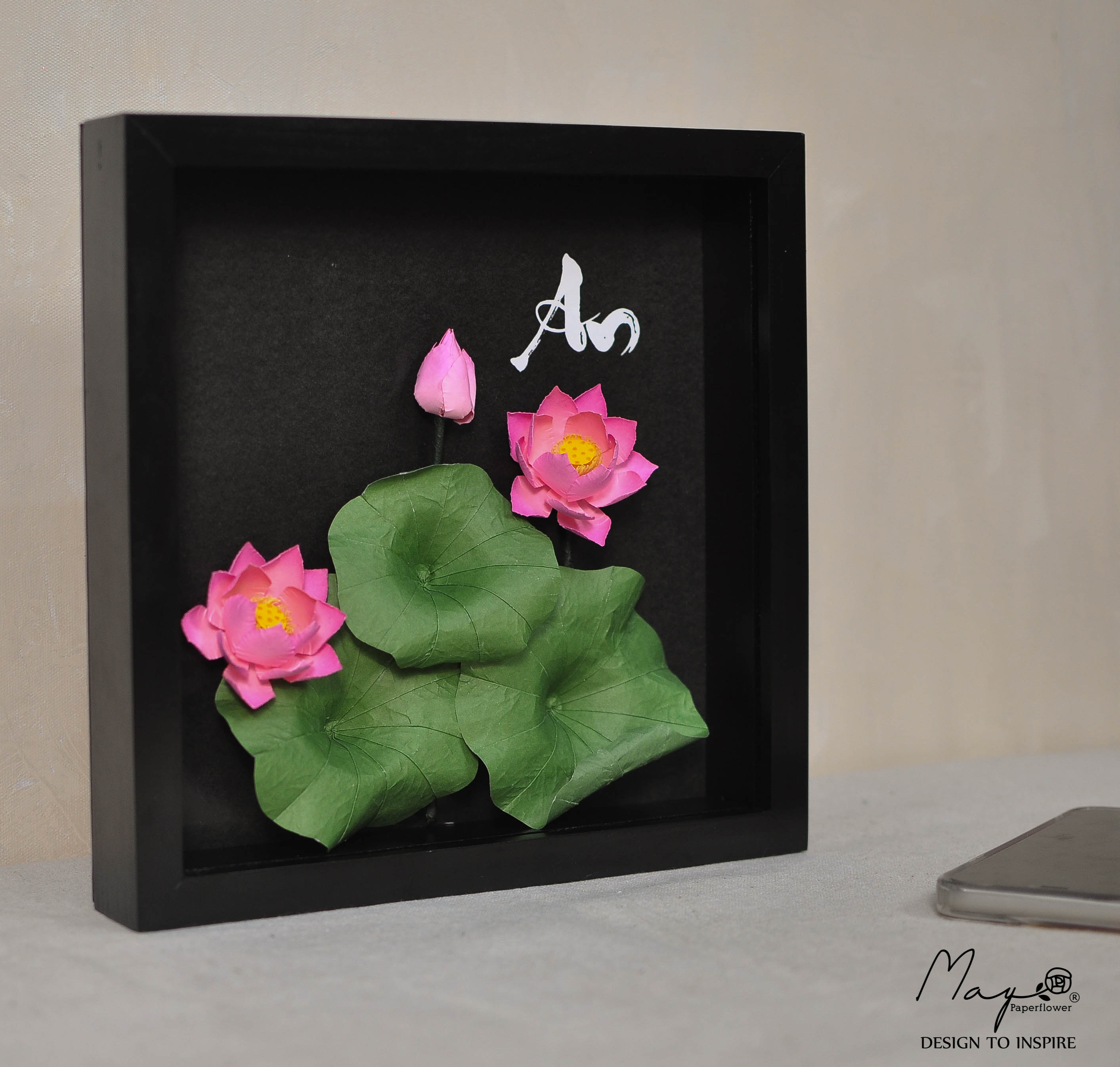 Tranh hoa giấy handmade trang trí cao cấp HOA SEN chữ  "An" 25x25 - Maypaperflower Hoa giấy nghệ thuật