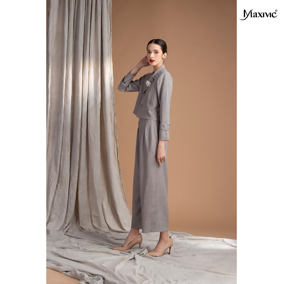 Áo vest nữ lửng xám đỏ cotton xô Maxivic M092318A