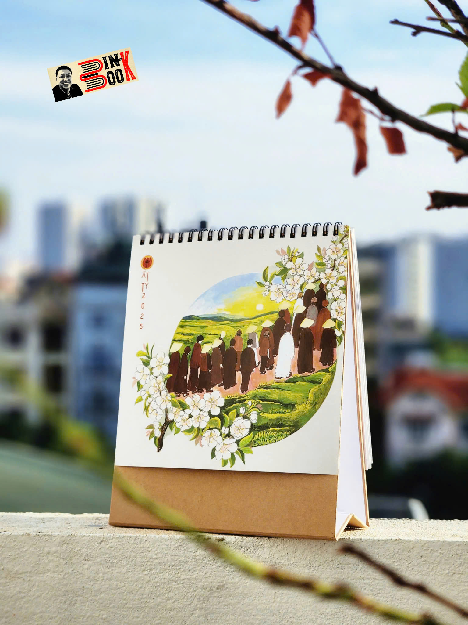 (Lịch 2025) Lịch Bàn - Thư pháp Làng Mai – Chủ đề: Ý thức em mặt trời tỏ rạng – Thái Hà Books