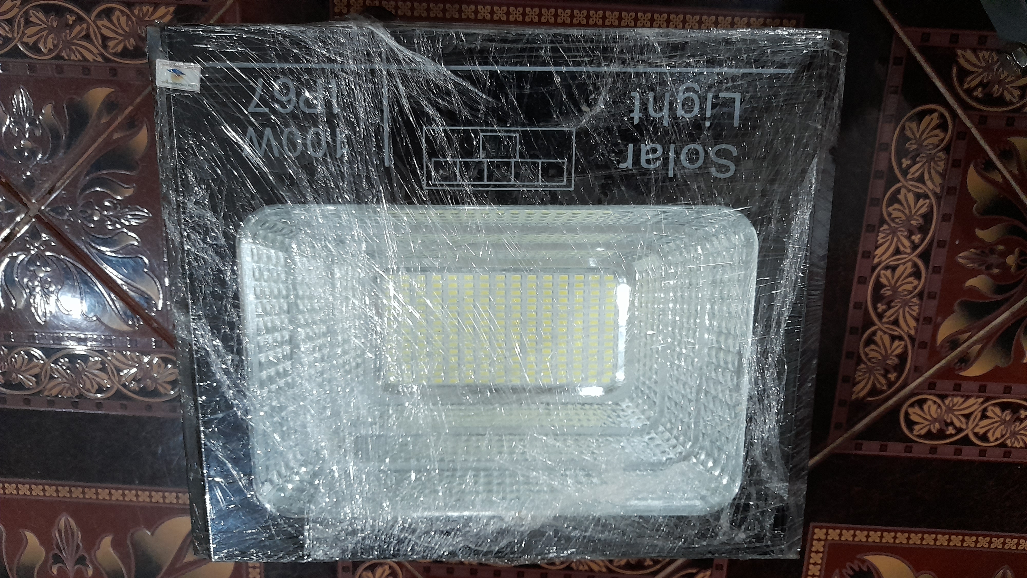 Đèn Pha led 100W năng lượng mặt trời