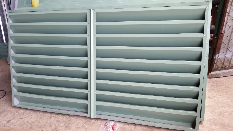 Lam Gió Tôn Mạ Màu Giá 520.000 đ / 1m2