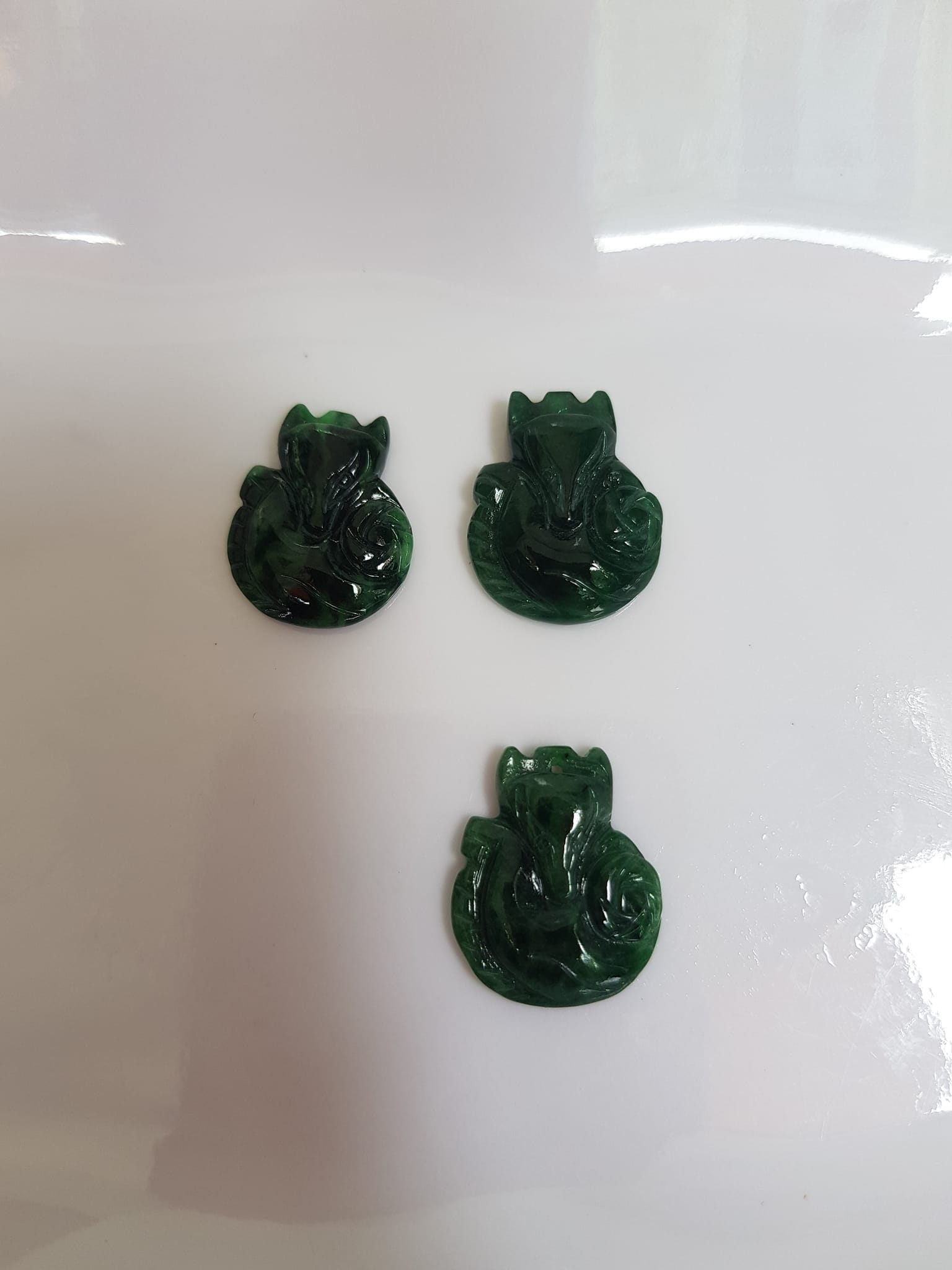 Mặt dây chuyền Hồ Ly xanh đậm bóng đẹp Size 19mmx Ngang 16mm x Sâu 4mm Chất liệu đá cẩm thạch tự nhiên xanh đậm nữ bọc vàng lên đeo đẹp sang ạ