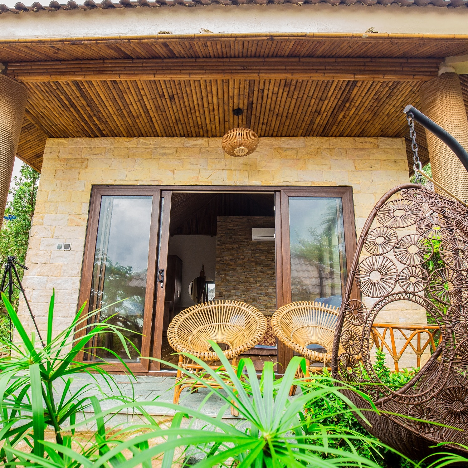 Coral Bay Resort 3* Phú Quốc - Bãi Biển Đẹp, Bữa Sáng, Gần Chợ Đêm, Ngay Trung Tâm Đông Dương