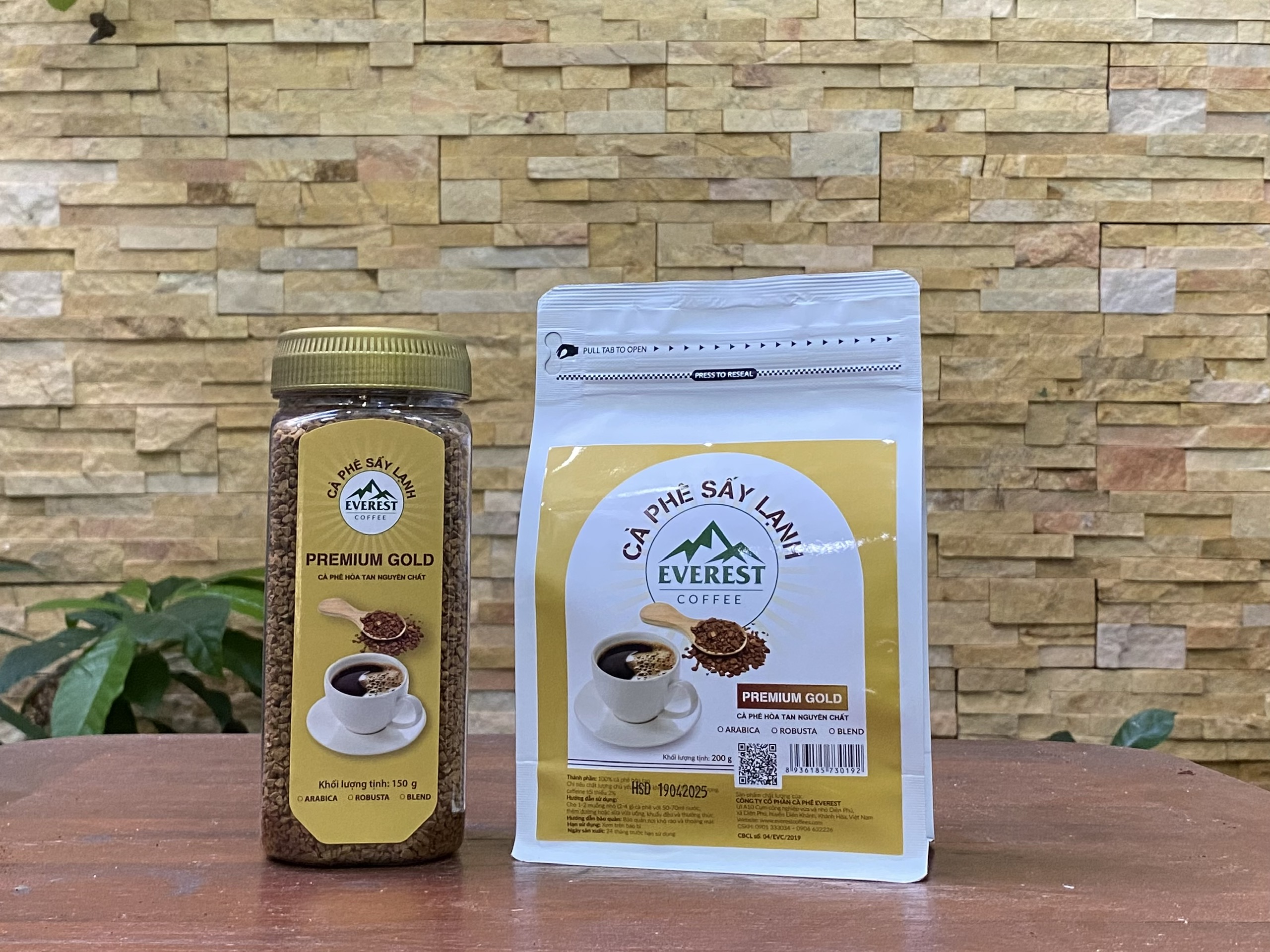 <100% Arabica hoặc Robusta> Cà Phê Hòa Tan Sấy Lạnh Nguyên Chất PREMIUM GOLD EVEREST COFFEES. Tiêu Chuẩn FDA Hoa Kỳ