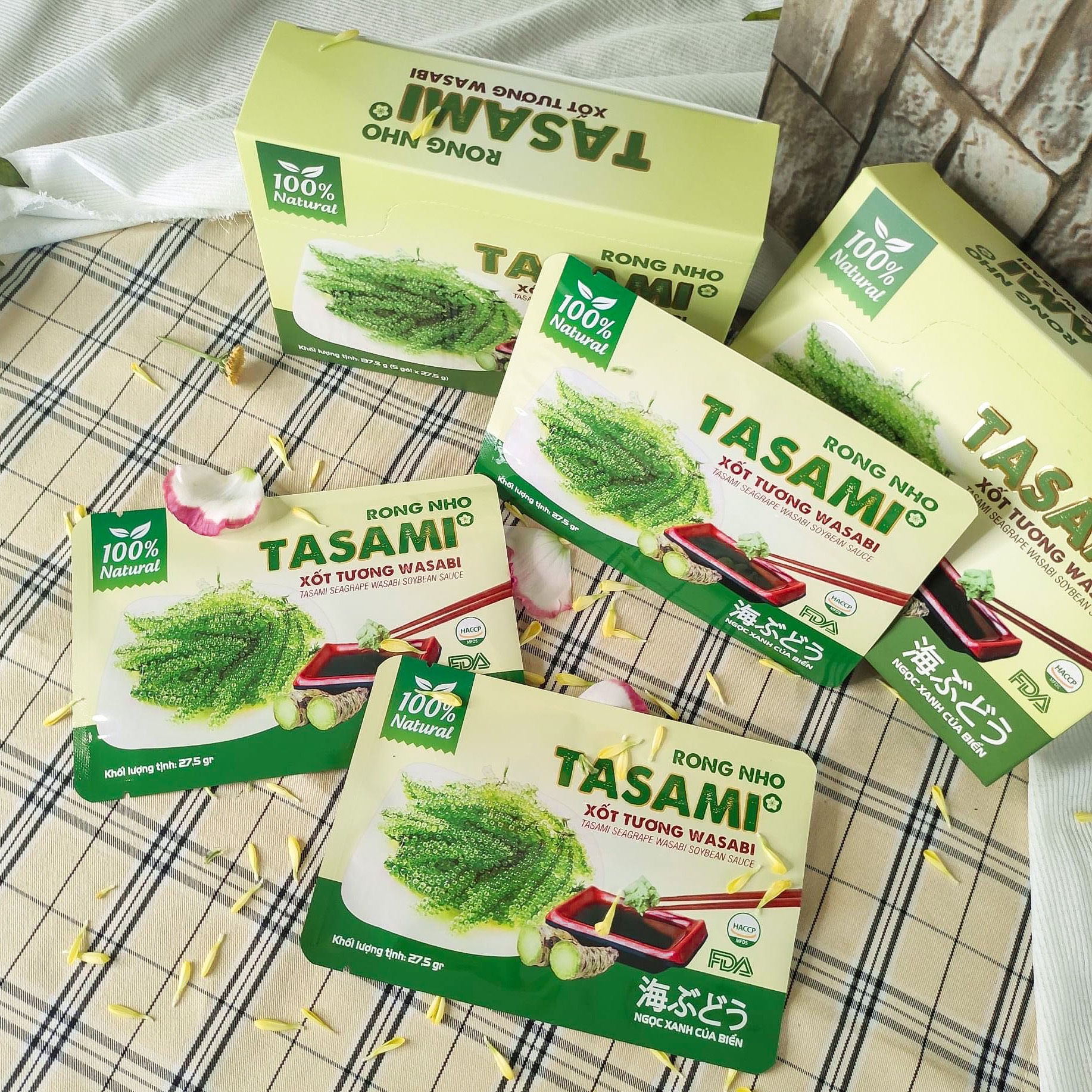 Rong Nho Tách Nước Tasami Kèm Xốt Tương Wasabi - Hộp 137,5g (27,5g x 5 gói)