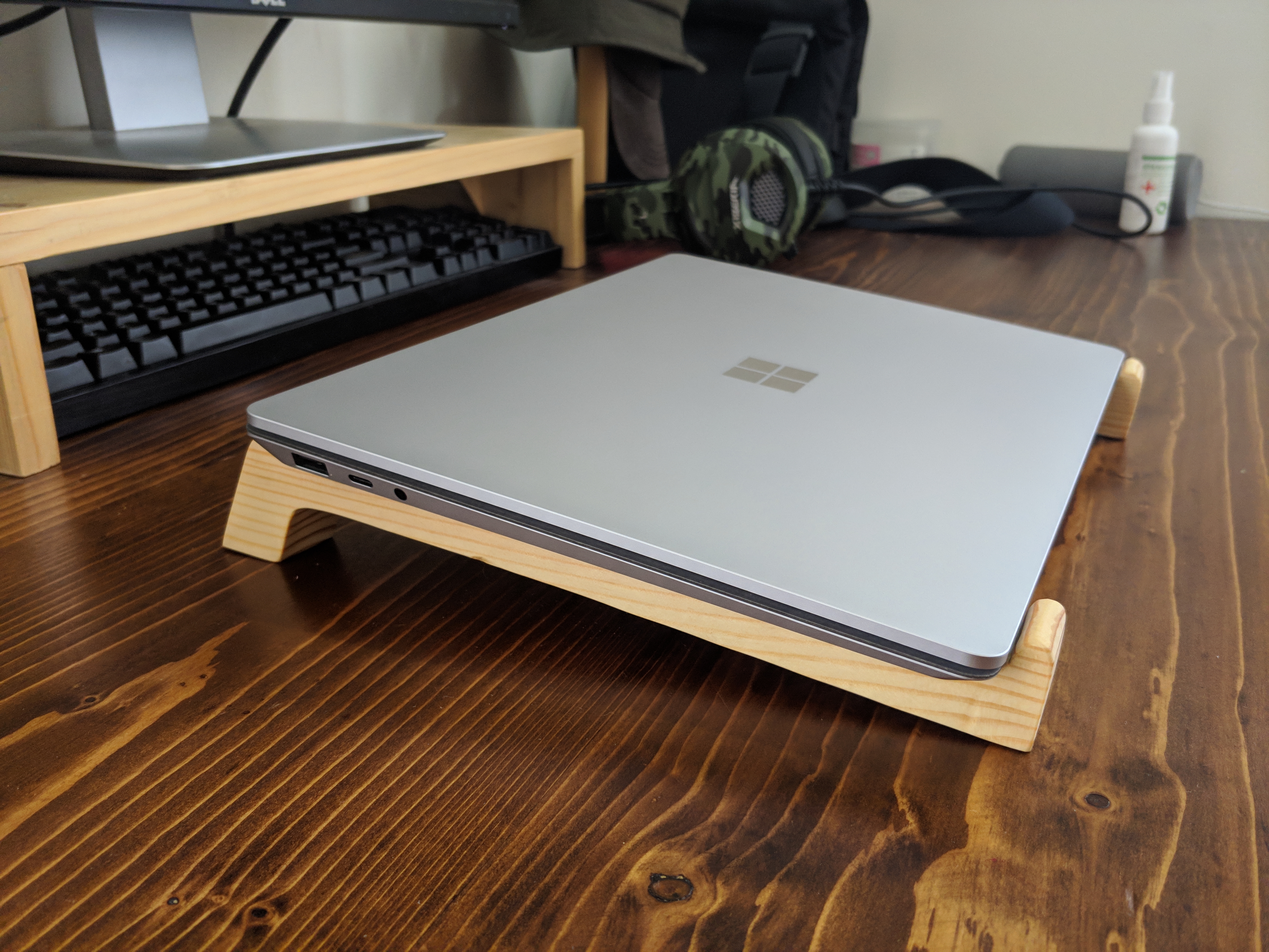 Kệ gỗ tản nhiệt Laptop / Chân đế kê máy tính chống trượt bằng gỗ thông tự nhiên