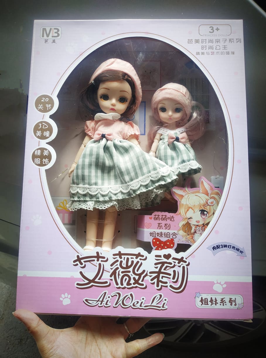 Combo 2 búp bê chị và em tóc dài mắt ngọc xinh đẹp mặc đồng phục đồ đôi, cử động khớp tay chân cao 30 cm và 17cm
