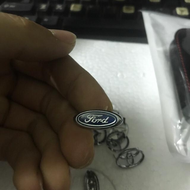 Logo các dòng xe ô tô bằng kim loại - chọn mẫu