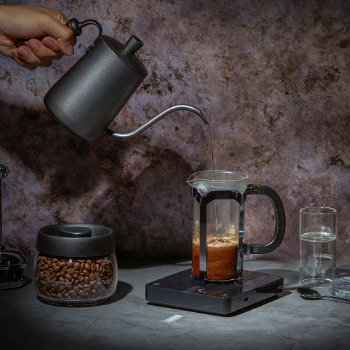 Ấm bình rót nước nóng pha cà phê bằng inox , cán gỗ Cafede Kona