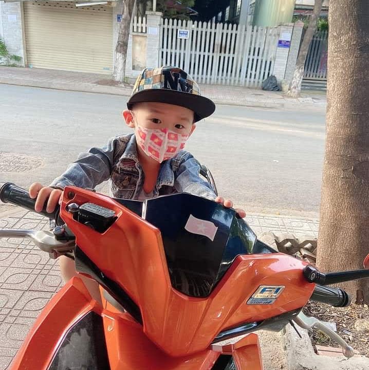 Hộp 10 cái Khẩu trang y tế Khánh An Kids Family dành cho trẻ em từ 1 đến 5 tuổi