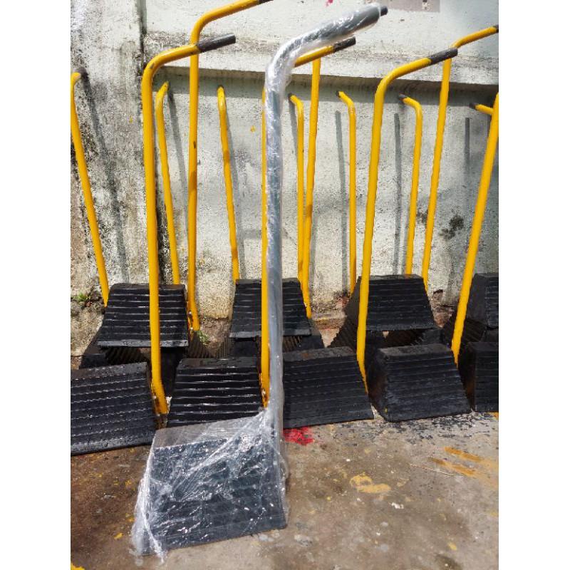 CHẶN BÁNH XE DI ĐỘNG CẦM TAY CÓ TAY CẦM