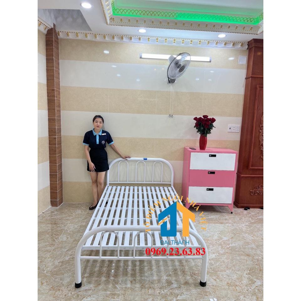 Giường sắt chữ u màu trắng 1mx2m Đại Thành