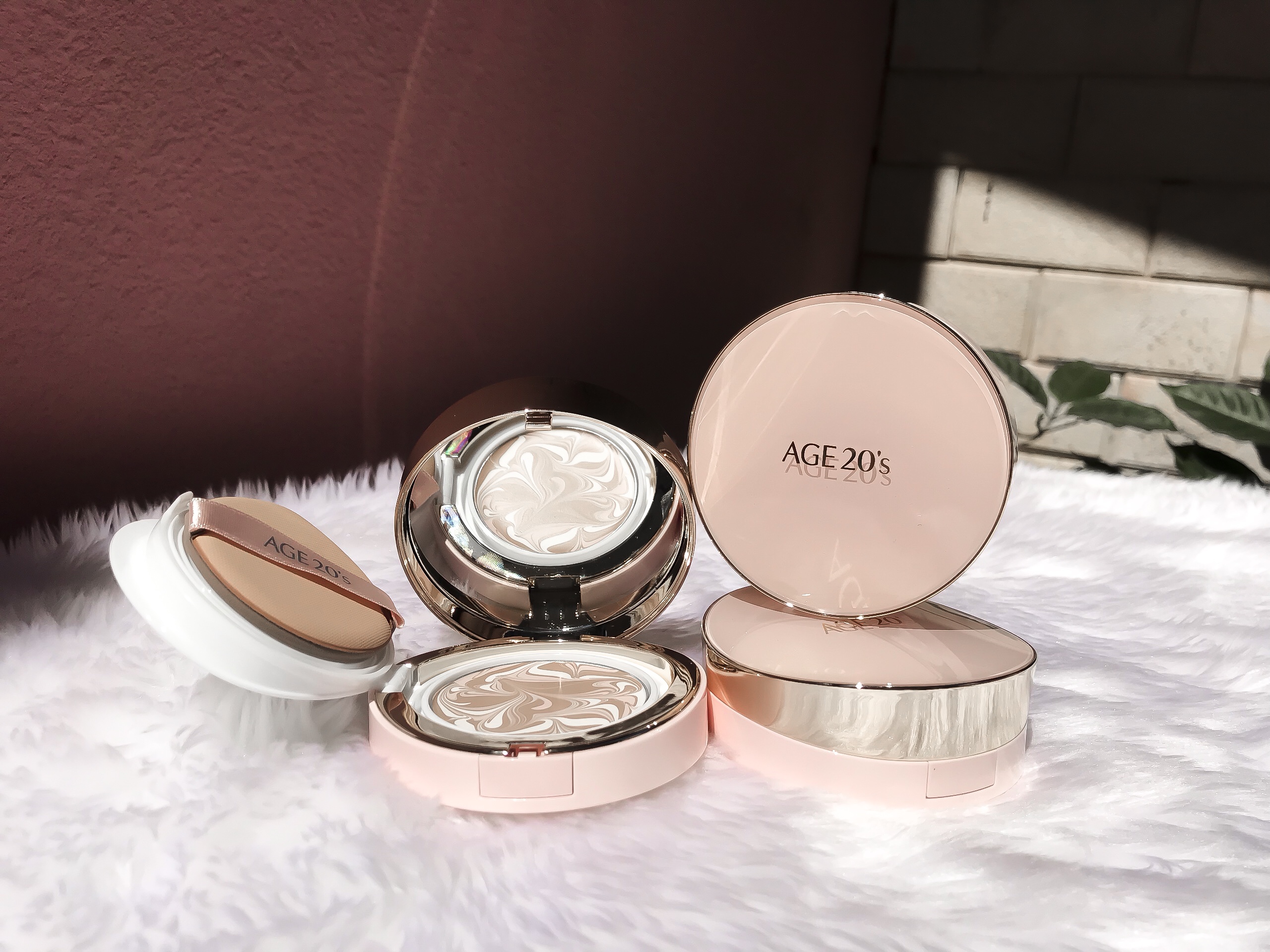 Phấn Lạnh Dưỡng Ẩm Cho Da Age 20’s Signature Essence Cover Pact Moisture 21 Light Beige ( 14g X 2 Lõi )