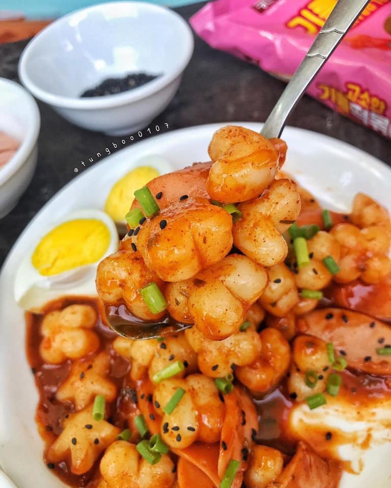 Bánh Gạo Topokki Hình Hoa Sao Tim Kèm Xốt Dầu Mè - Nhập Khẩu Hàn Quốc Vị Hot