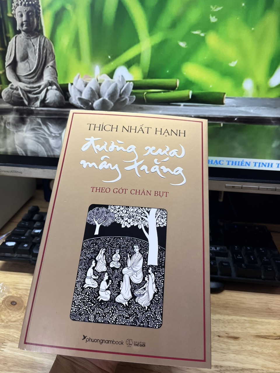 Đường Xưa Mây Trắng