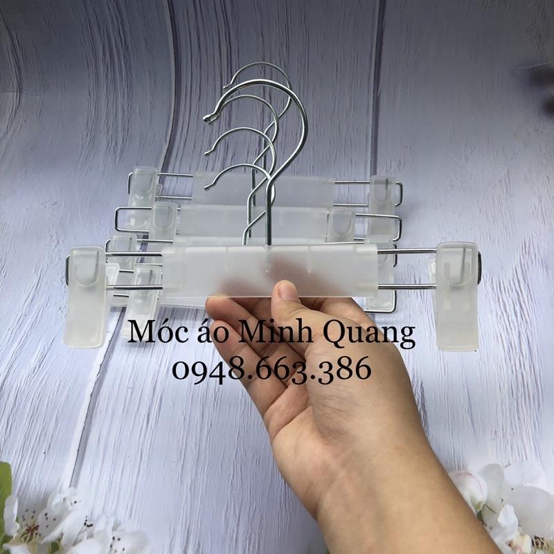 kẹp quần áo-kẹp nhựa trẻ em màu trắng-đầu móc tròn inox-chuyên dùng cho quần-áo-váy,.. trẻ em