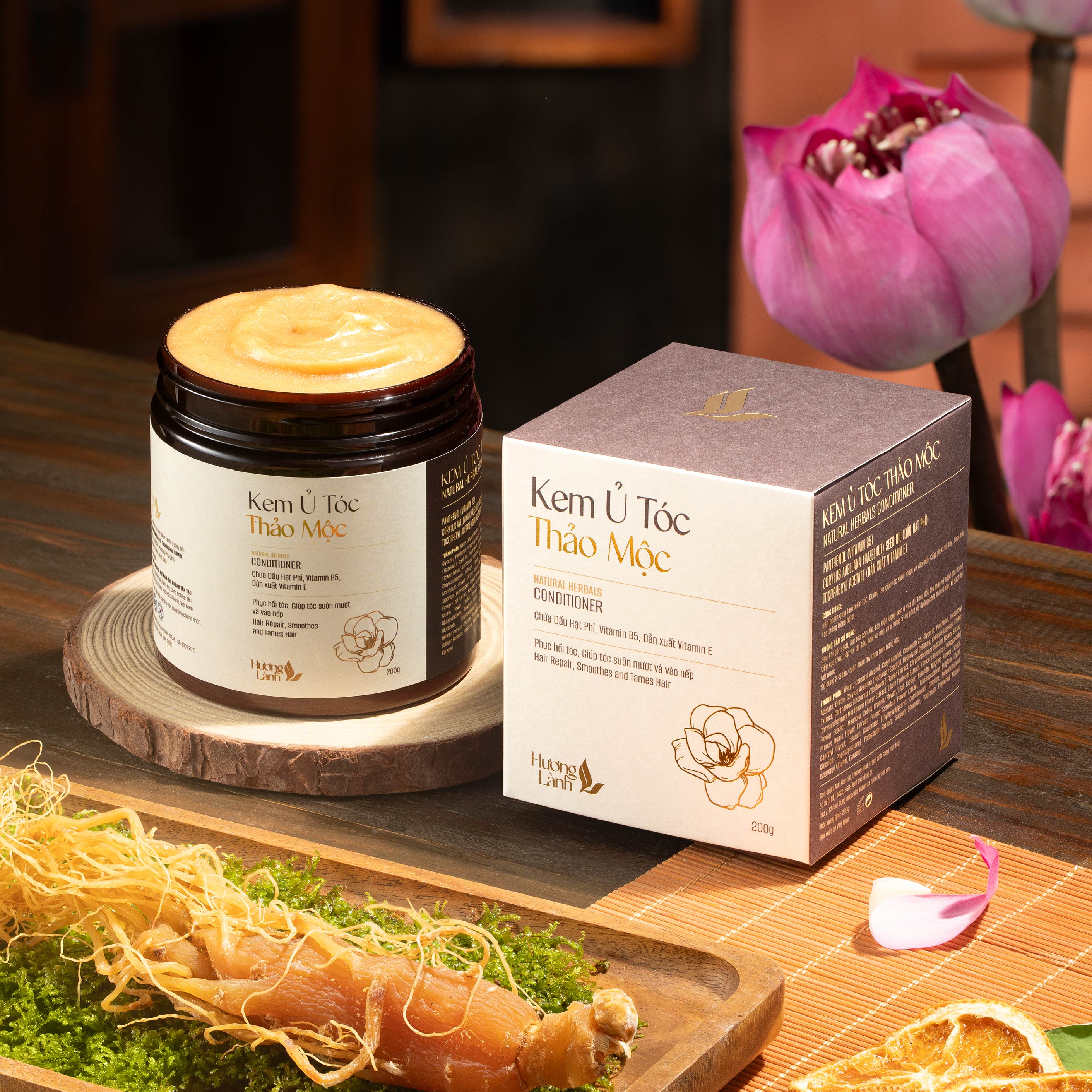 COMBO 2 sản phẩm Dầu gội thảo mộc Hương Lành + Kem ủ tóc thảo mộc Hương Lành hỗ trợ kích mọc tóc giảm gãy rụng và sạch gàu hiệu quả, tóc suôn mượt tự nhiên- vào nếp