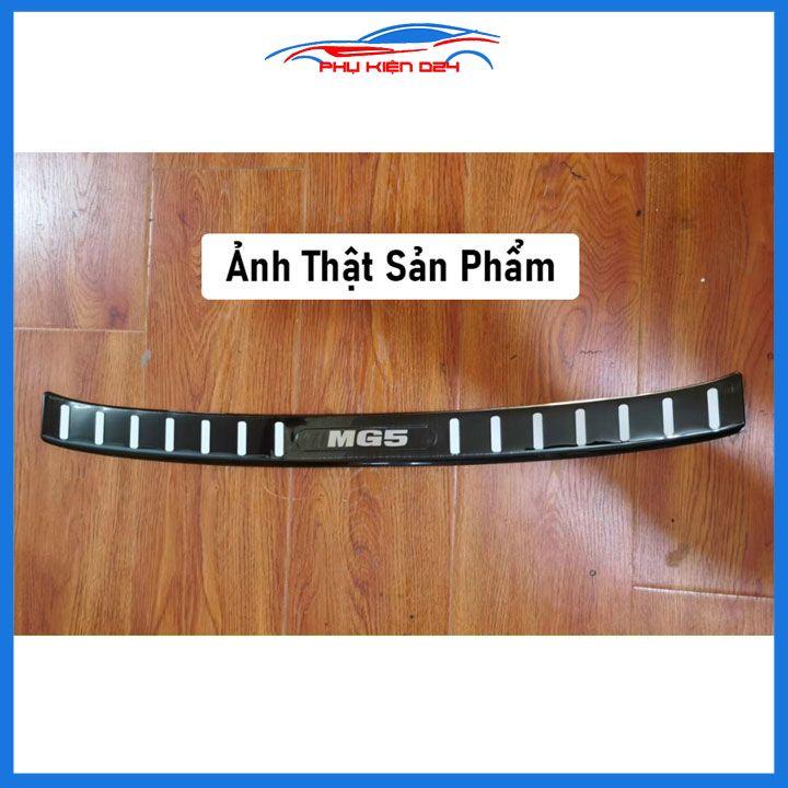 Ốp chống trầy cốp ngoài MG5 2021-2022-2023 vân titan bảo vệ trang trí xe