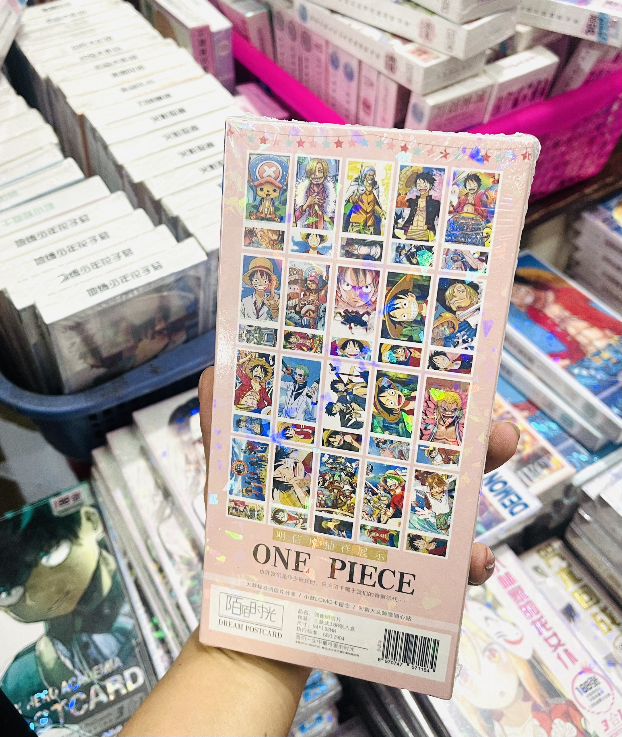 Postcard One Piece hộp ảnh 188 ảnh to nhỏ ( giao mẫu ngẫu nhiên )