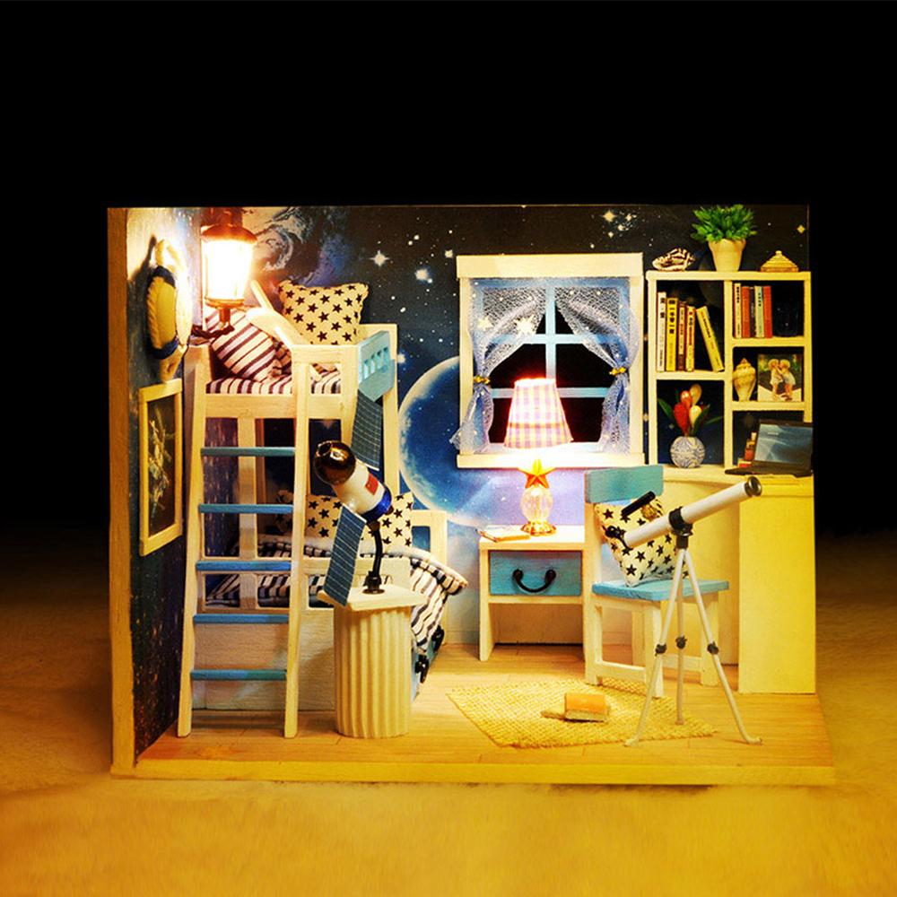 Nhà búp bê thu nhỏ với đồ nội thất và đèn LED tự làm