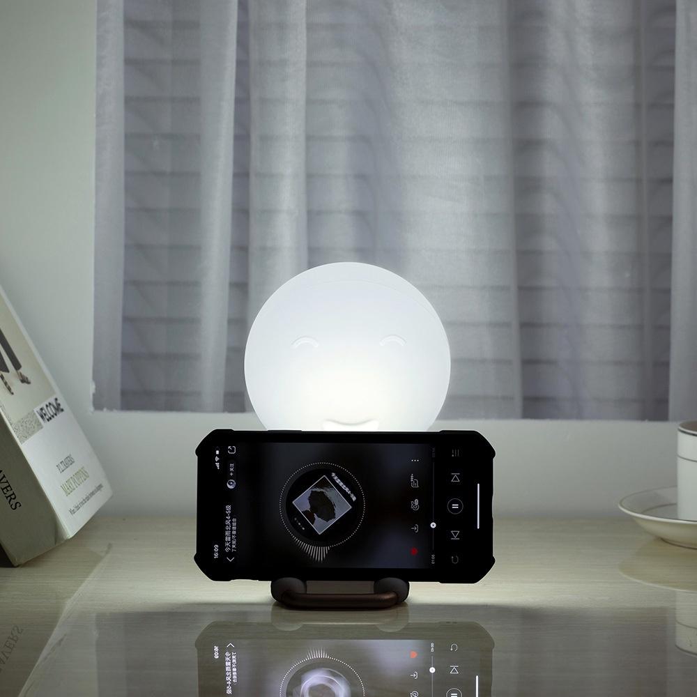 Đèn ngủ để bàn bằng silicon kèm giá đỡ điện thoại tiện dụng