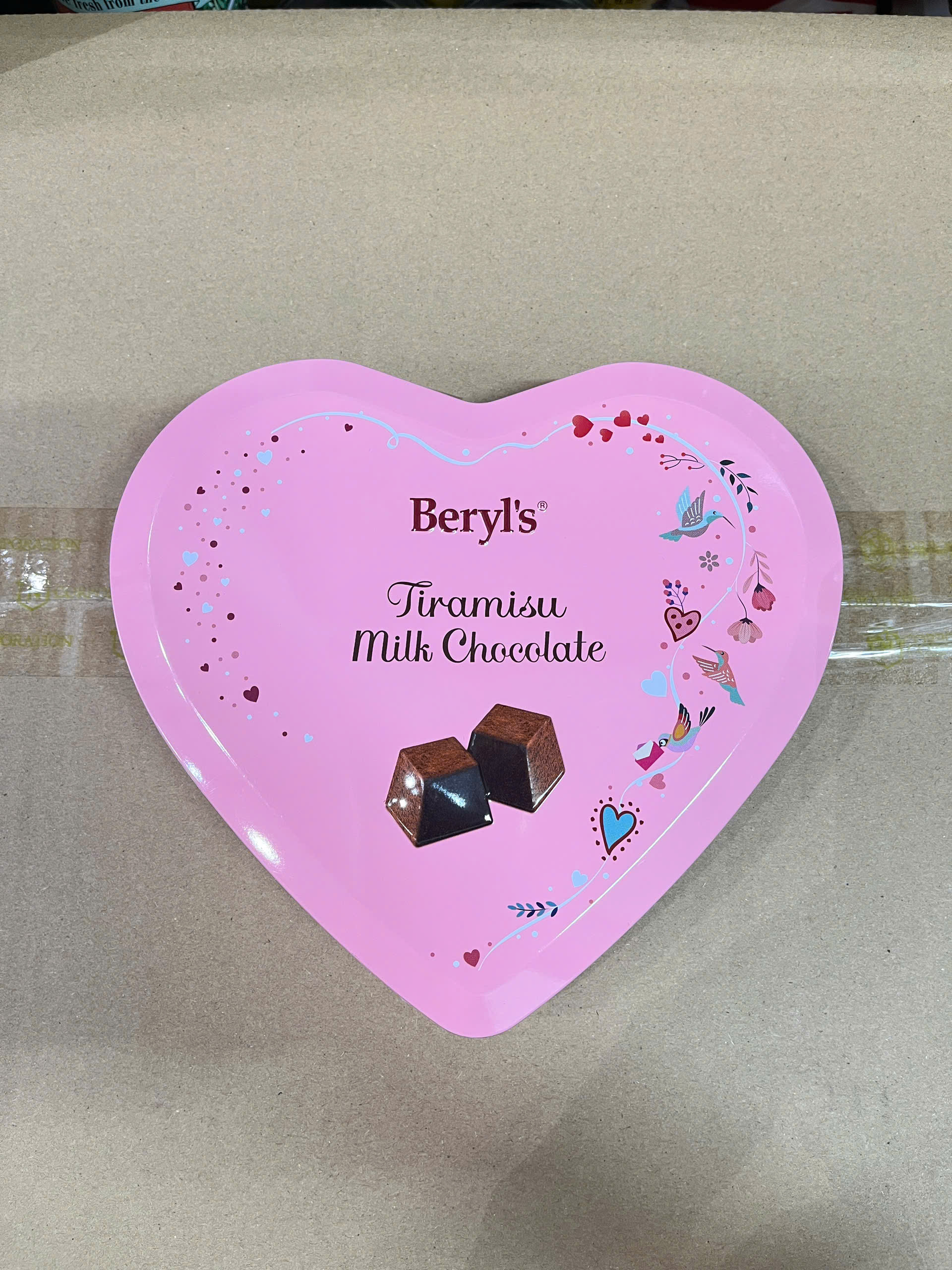 Socola sữa Beryl's Tiramisu trái tim hộp thiếc 80g - Gift box trái tim hồng