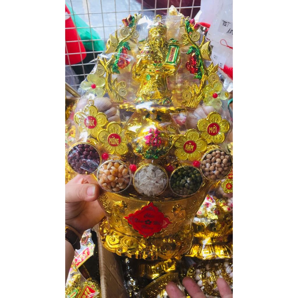 Cành đào trang trí tỏi thần tài