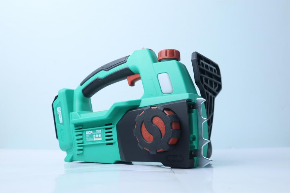 MÁY CƯA XÍCH CHỔI THAN DÙNG PIN DCA ADML250Z - HÀNG CHÍNH HÃNG