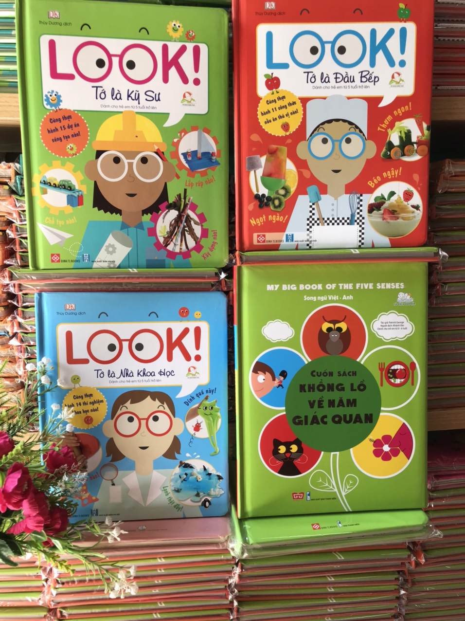 Combo 3 cuốn sách hấp dẫn bạn đọc trẻ: Look! - Tớ là kỹ sư + Look! - Tớ là đầu bếp + Look! - Tớ là nhà khoa học
