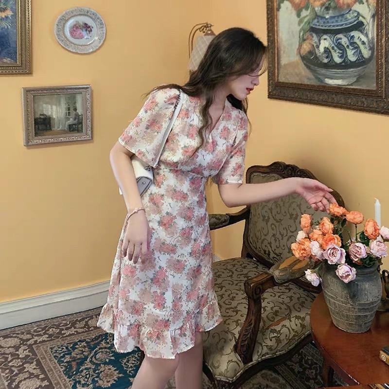 Váy voan hoa hồng cổ V đuôi xoè