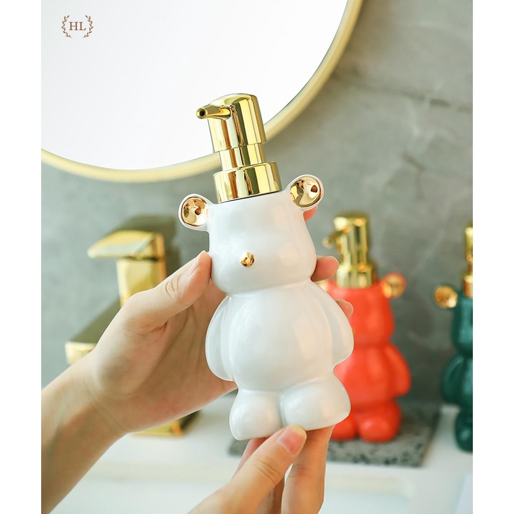 GẤU BEARBRICK CÓ VÒI DẠNG NHẤN DÙNG CHO PHÒNG TĂM CHẤT LIỆU SỨ BÁT TRÀNG ĐỰNG DẦU GỘI - SỮA TẮM - NƯỚC RỬA TAY