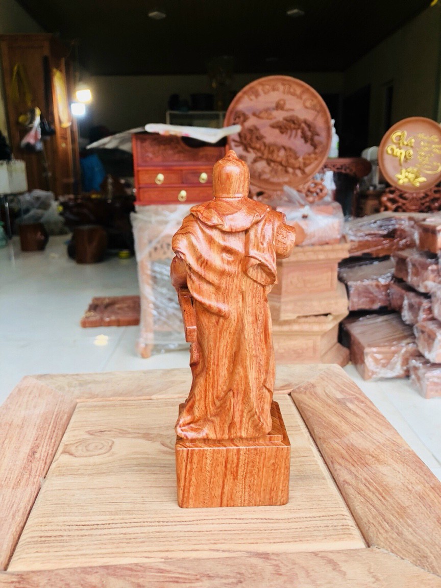 Tượng hoàng đế quang trung bằng gỗ hương đá kt cao 20×7×6cm