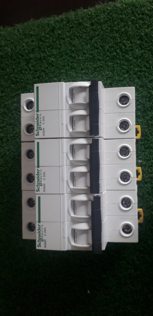 Cầu dao MCB 2P-25A 6kA A9K27225 Schneider